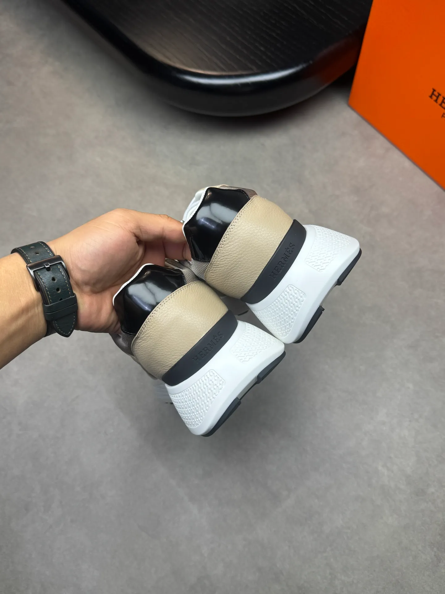 [HERMES] Hermès men's shoes 💰520💰 - high-end quality original items 🔍🔍🔍 casual sports shoes - upper: 🔝 pebbled calfskin, brand high mercerized canvas, body sewn with brand ´H´ totem, tongue brand logo cloth label - lining: water-dyed cowhide -Outsole: Ultra-light T men's shoes 💰U foam·rubber; two-color molded outsole -Ultra-high quality control·Fine workmanship: highlighted (high-end·luxury·grade) -Size: 39-44 (38, 45, can be customized)